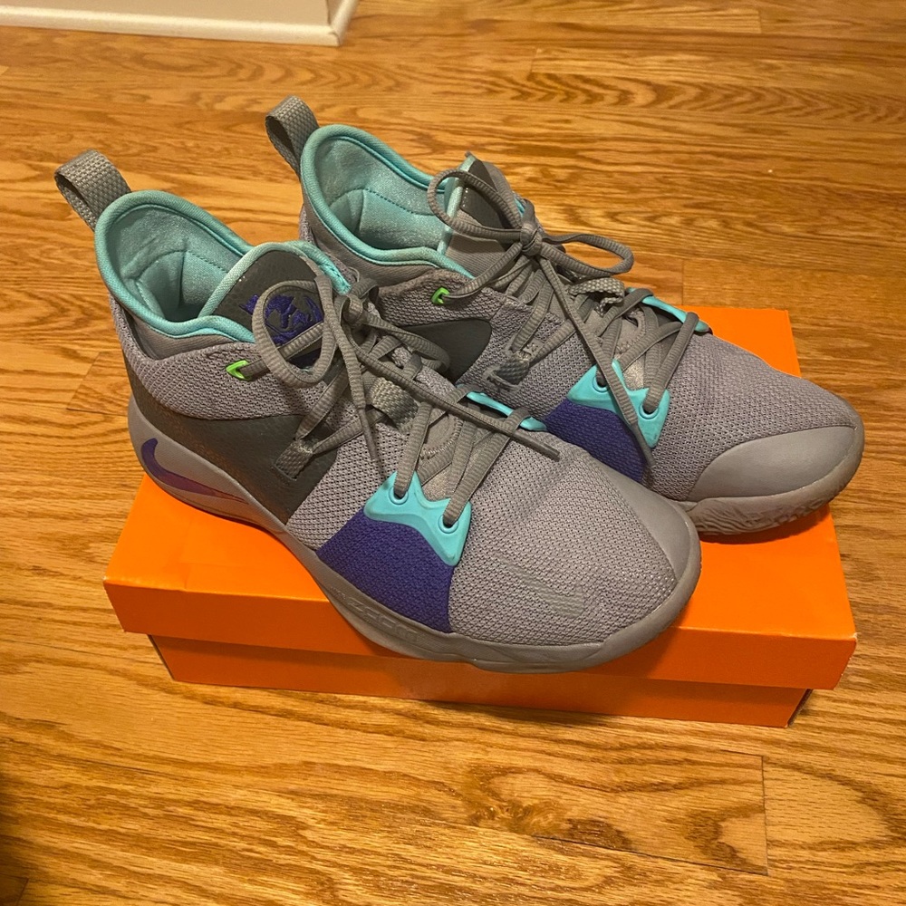 Paul George basketball shoes size - 8.5